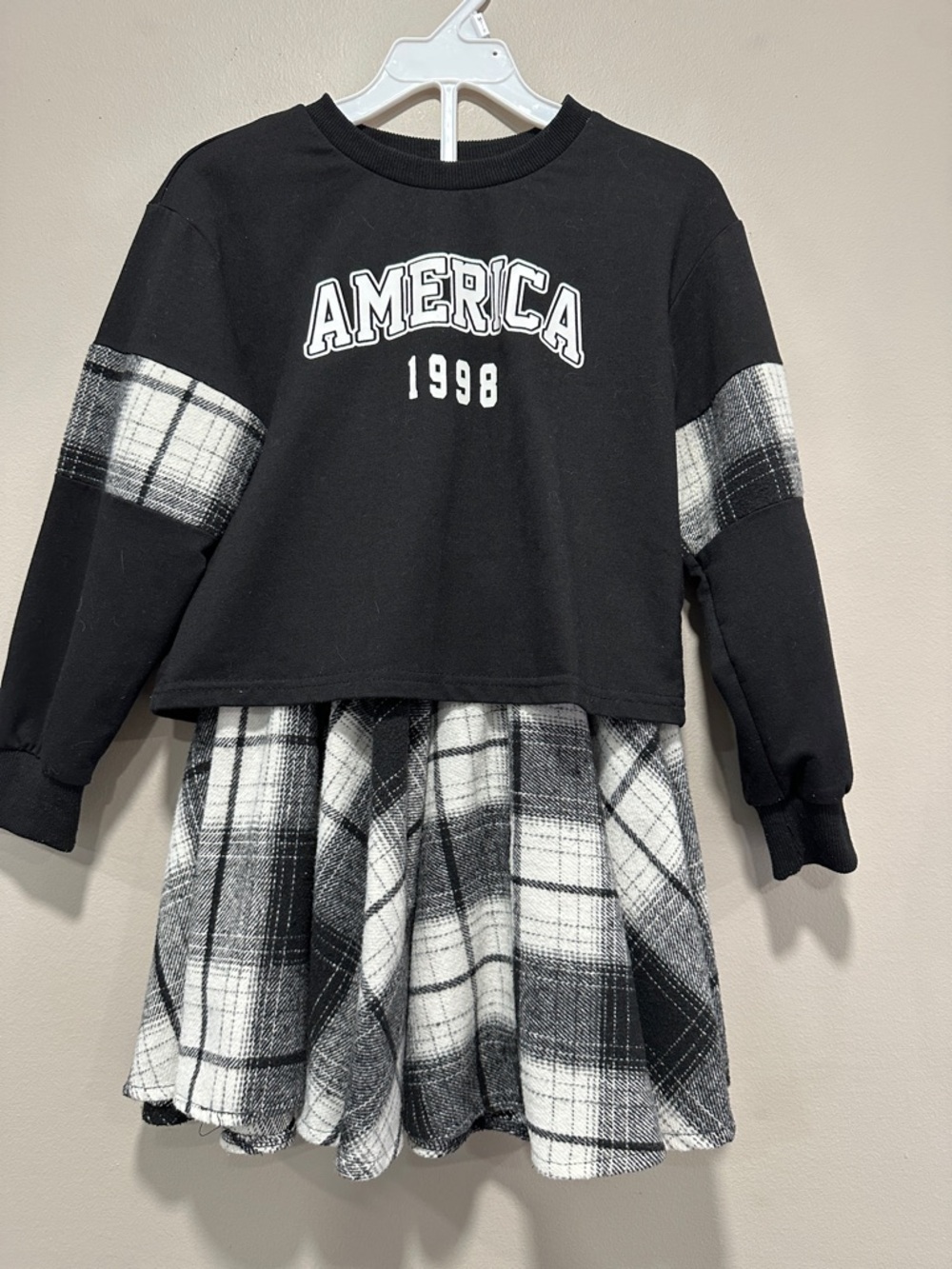 NECIOUS Girls 2-Piece America 1998 Sweatshirt & Plaid Skirt Set Like New 7-8Y